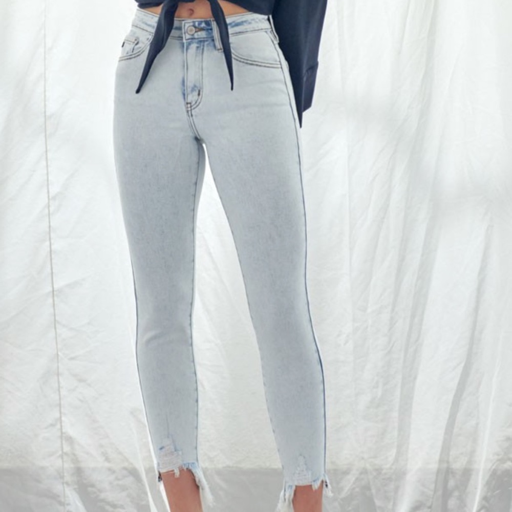 KanCan light wash denim jeans